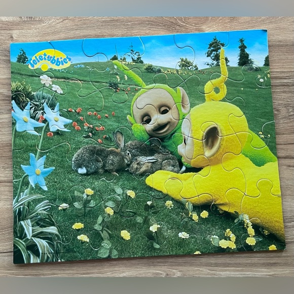Vintage 24 Piece Teletubbies Jigsaw Puzzle Extra Thick Pieces Ages 3-7 VGC - Picture 1 of 4